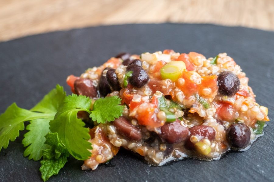 Quinoa Salat mit schwarzen Bohnen - Obsthof Knab